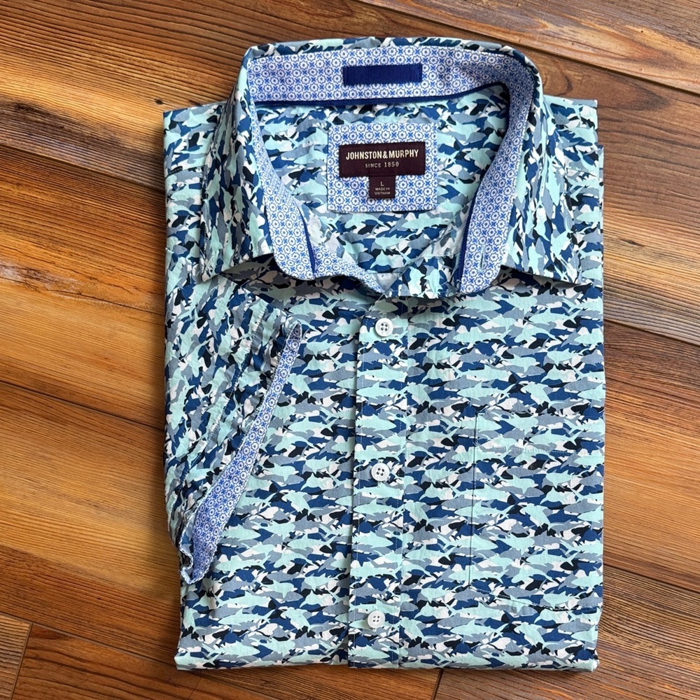 Johnston & Murphy boys Shark Print Short Sleeve Button Down Large